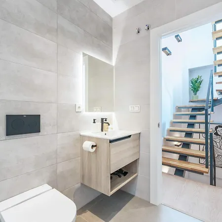 Stylish 3bd With Rooftop Jacuzzi - Artes Holiday home